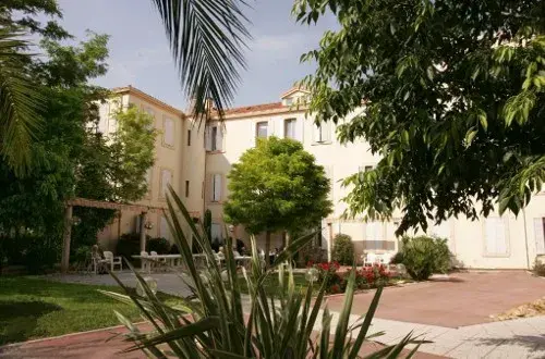Les Acacias