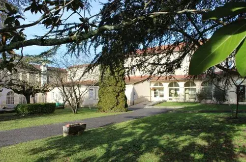 Maison De Retraite La Roseraie